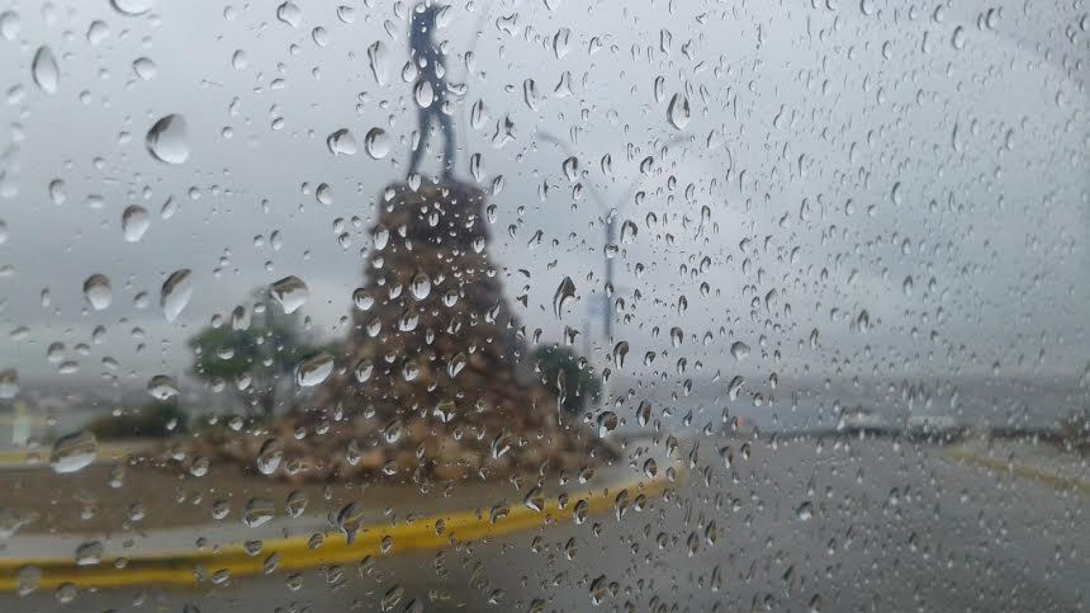 Puerto Madryn bajo alerta amarilla por lluvias durante la madrugada del lunes