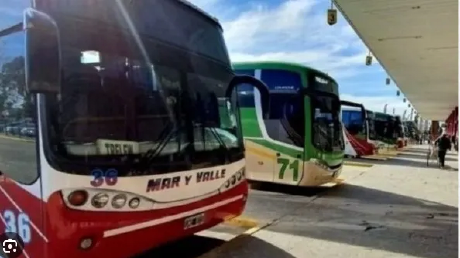 Se normalizó el servicio de colectivos tras el pago de sueldos adeudados