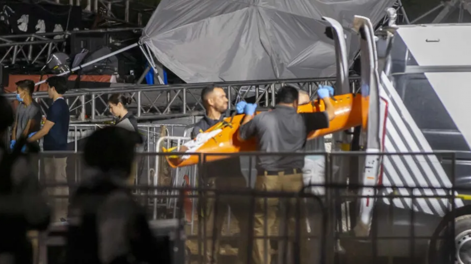 Tragedia en acto político: Nueve muertos por desplome de escenario