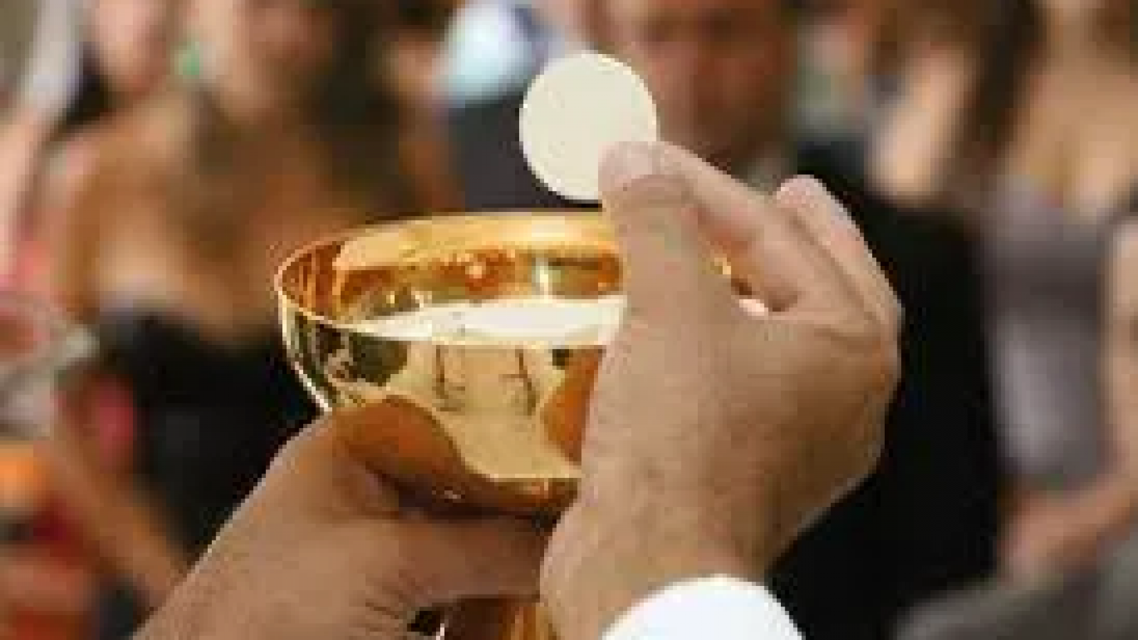 Roban en iglesia de Rawson y profanan el altar: defecaron y orinaron tras el robo de objetos sagrados