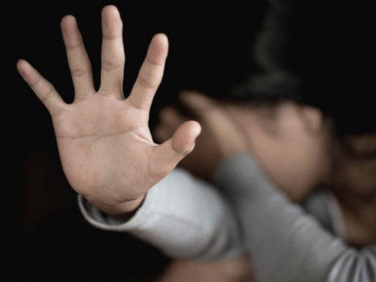 Se presentó al juicio por abuso sexual contra su hija y al día siguiente desapareció