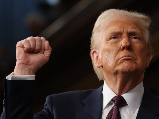 Estados Unidos refuerza su presencia militar en Medio Oriente con otro portaaviones