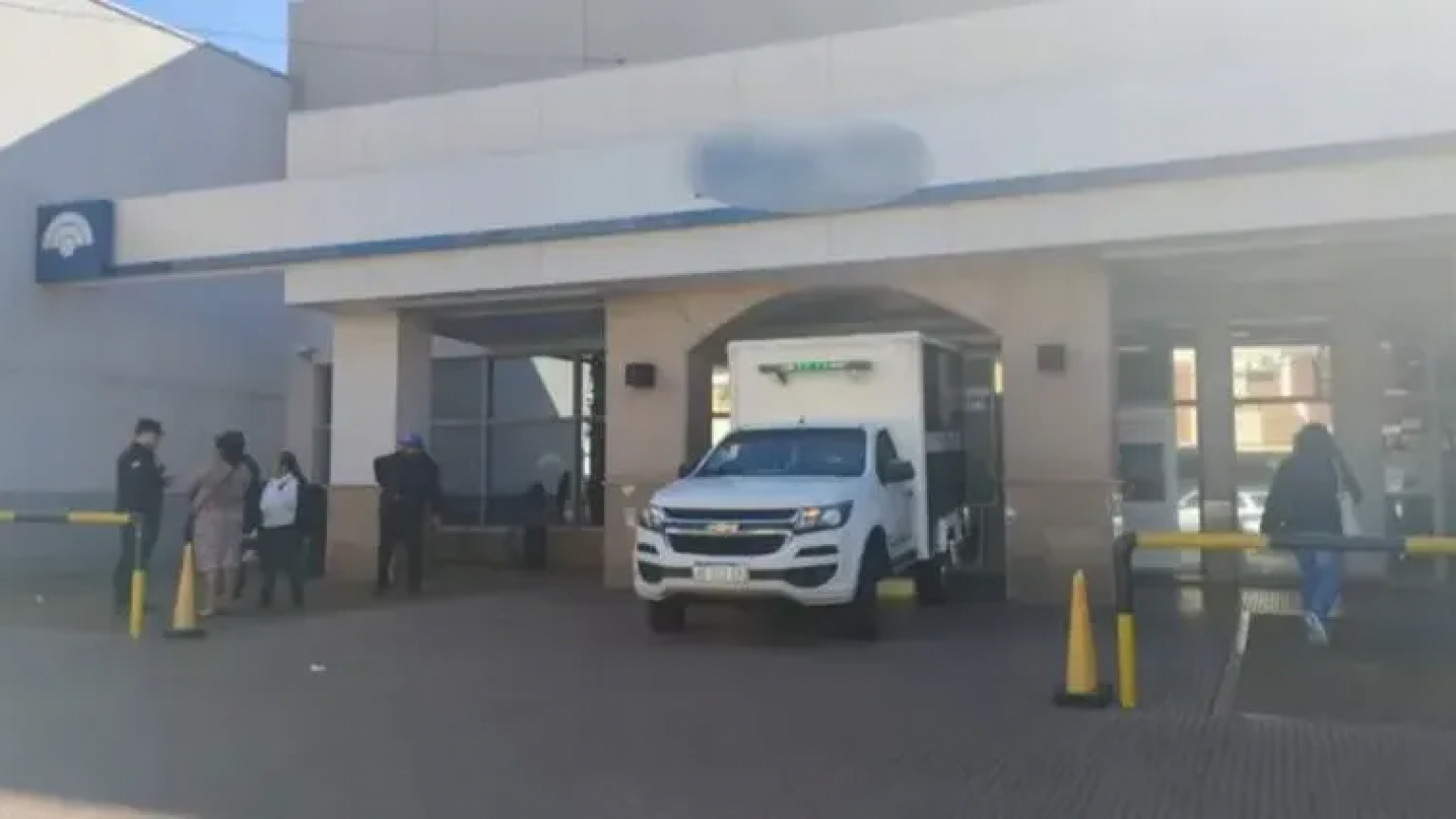 Tragedia en un banco: un hombre falleció tras atragantarse con un chipá