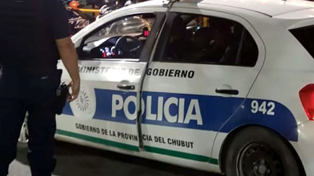 Comodoro: vio a su exnovia con otro joven, lo atacó a puñaladas y su madre intentó frenar el crimen