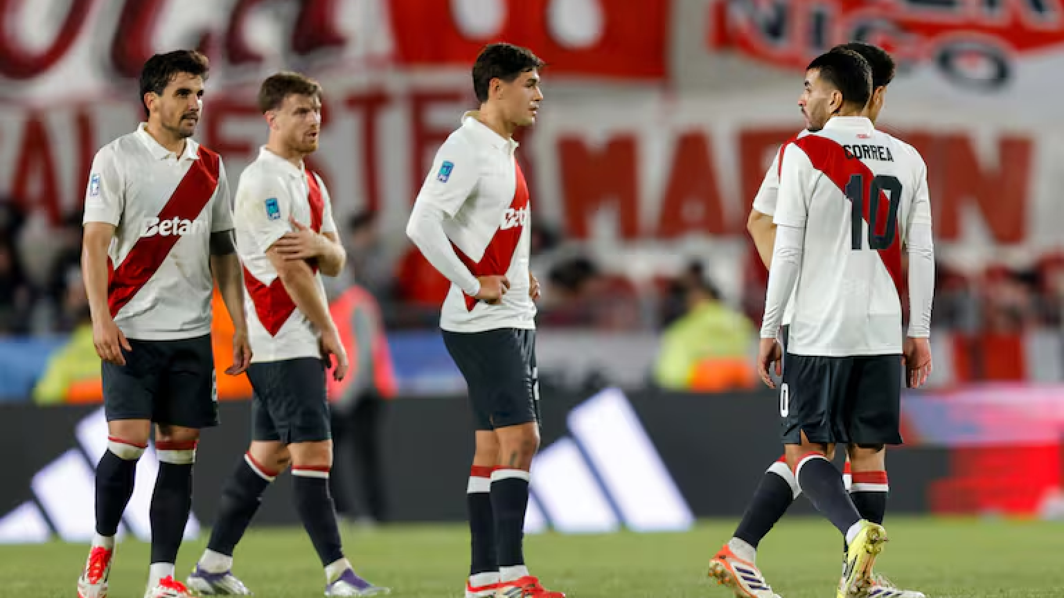 Con debut de Otamendi y Correa, River cayó como local frente a Barracas Central