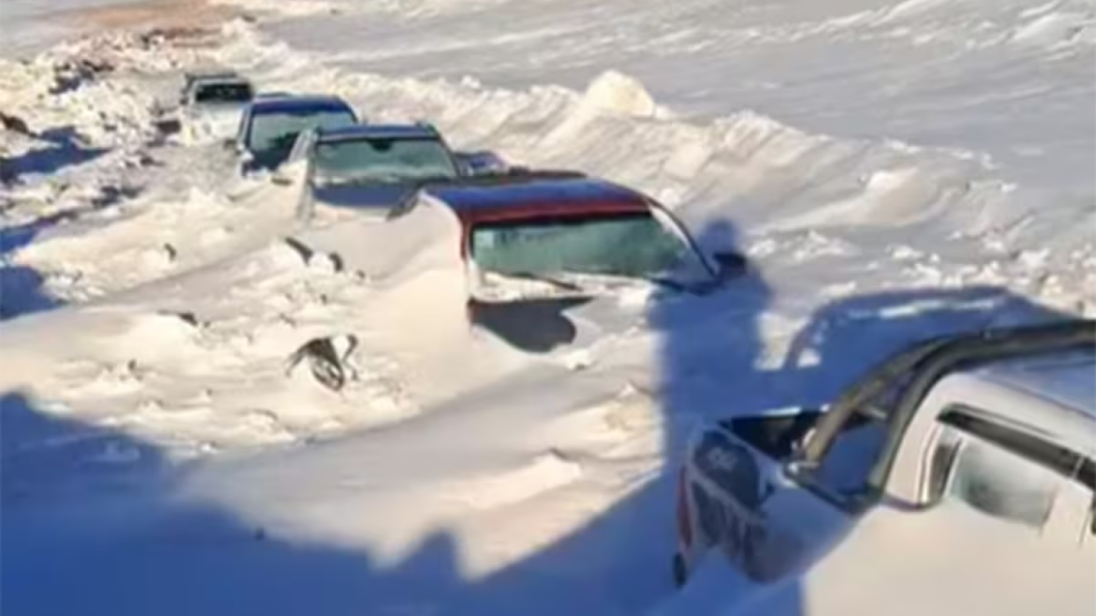 Más de 100 turistas quedaron varados por una tormenta de nieve en Catamarca