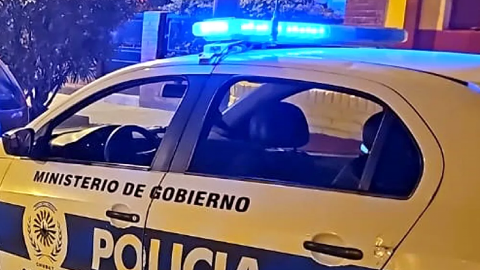 Madryn: buscan a un joven acusado de disparar contra la casa de su ex y herir de un balazo a la actual pareja