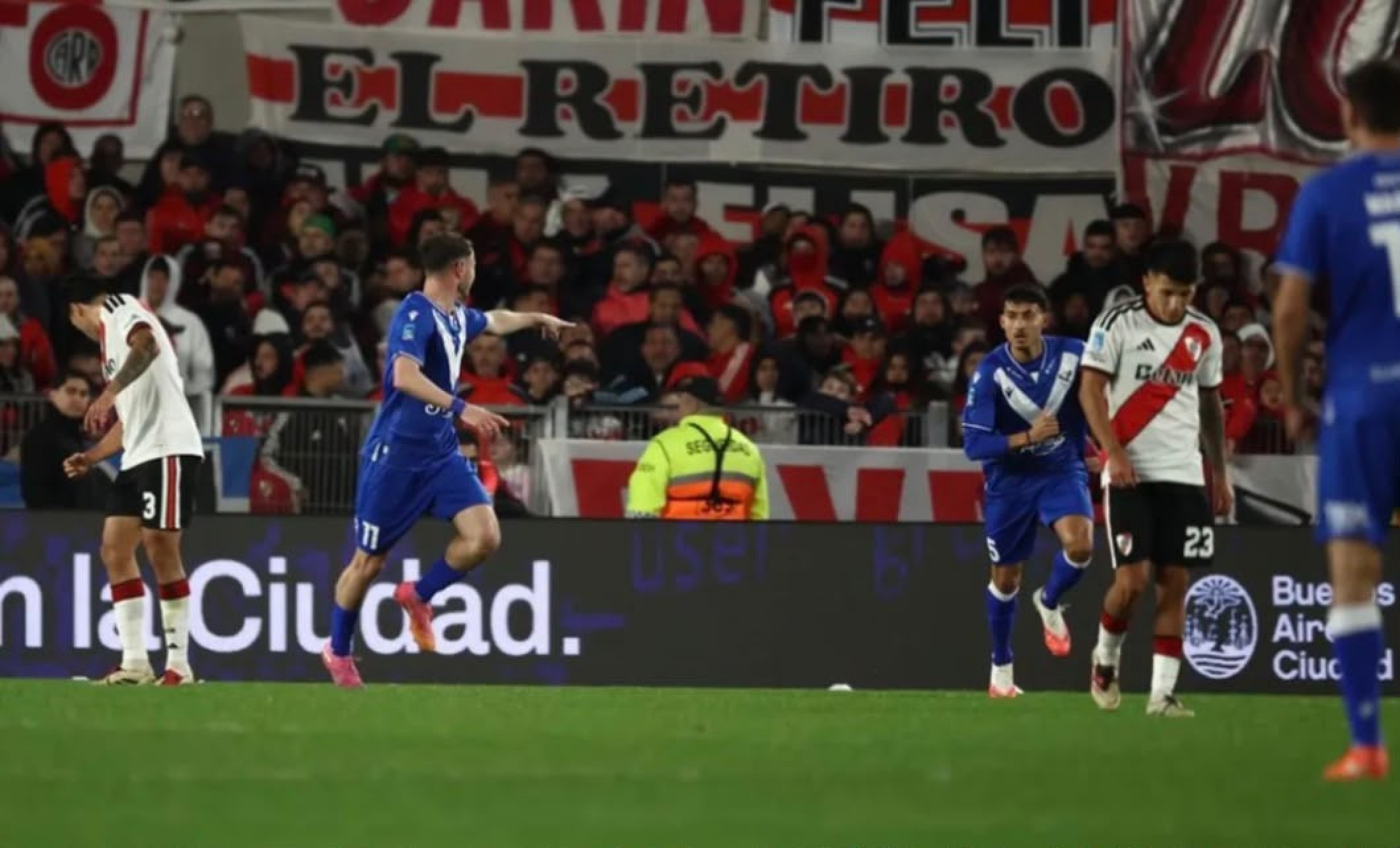 River dejó escapar el triunfo y empató 2-2 con Vélez en el Monumental