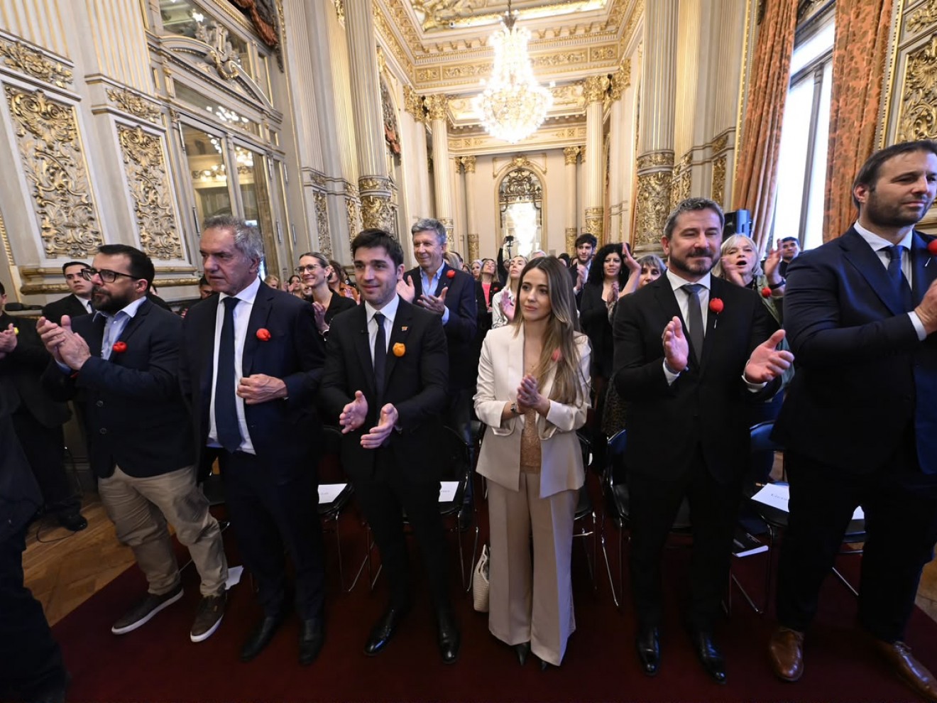 Torres acompañó a la Orquesta del barrio INTA en su histórica presentación en el Teatro Colón