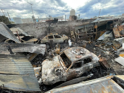Un incendio destruyó por completo un taller mecánico y piden ayuda para la familia