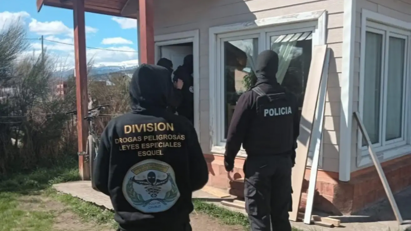 Allanamiento en Cholila: secuestraron cannabis, celulares, dinero y una balanza