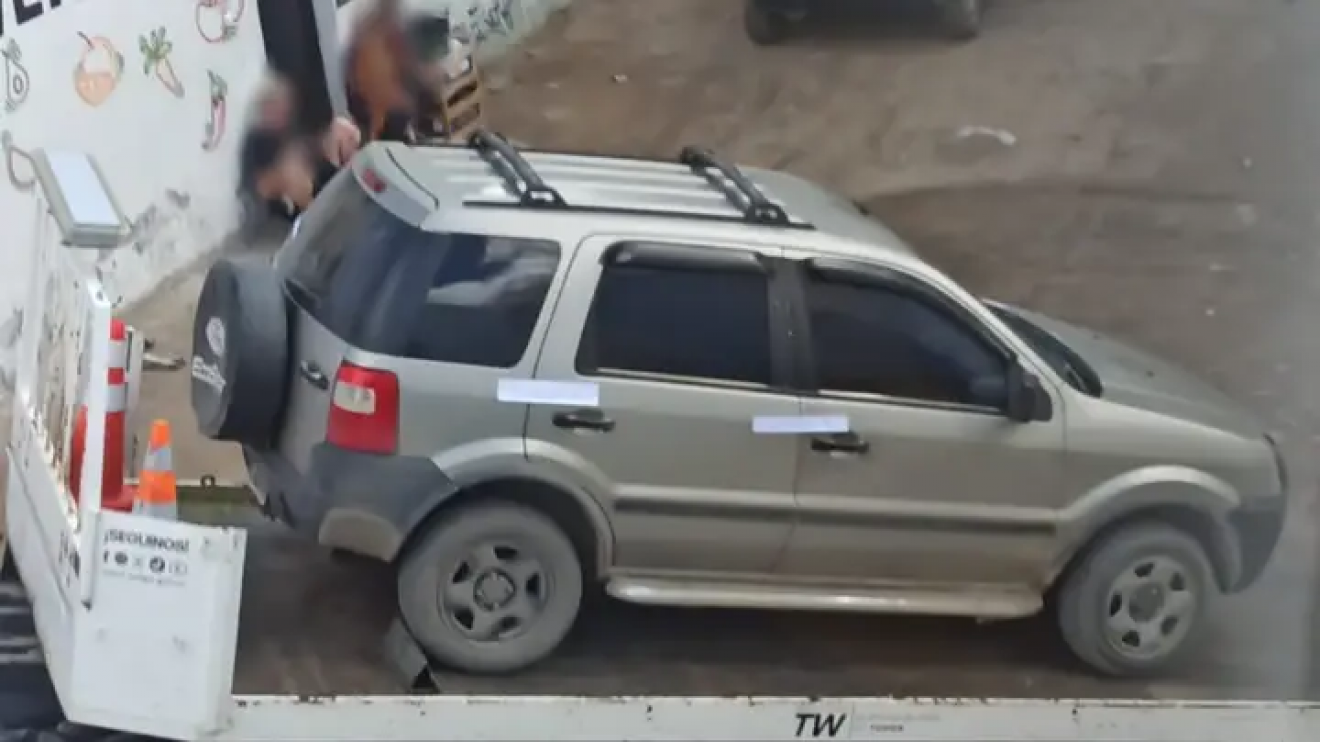 Trelew: secuestraron una Ford EcoSport y allanaron la casa de un sospechoso por el robo a turistas