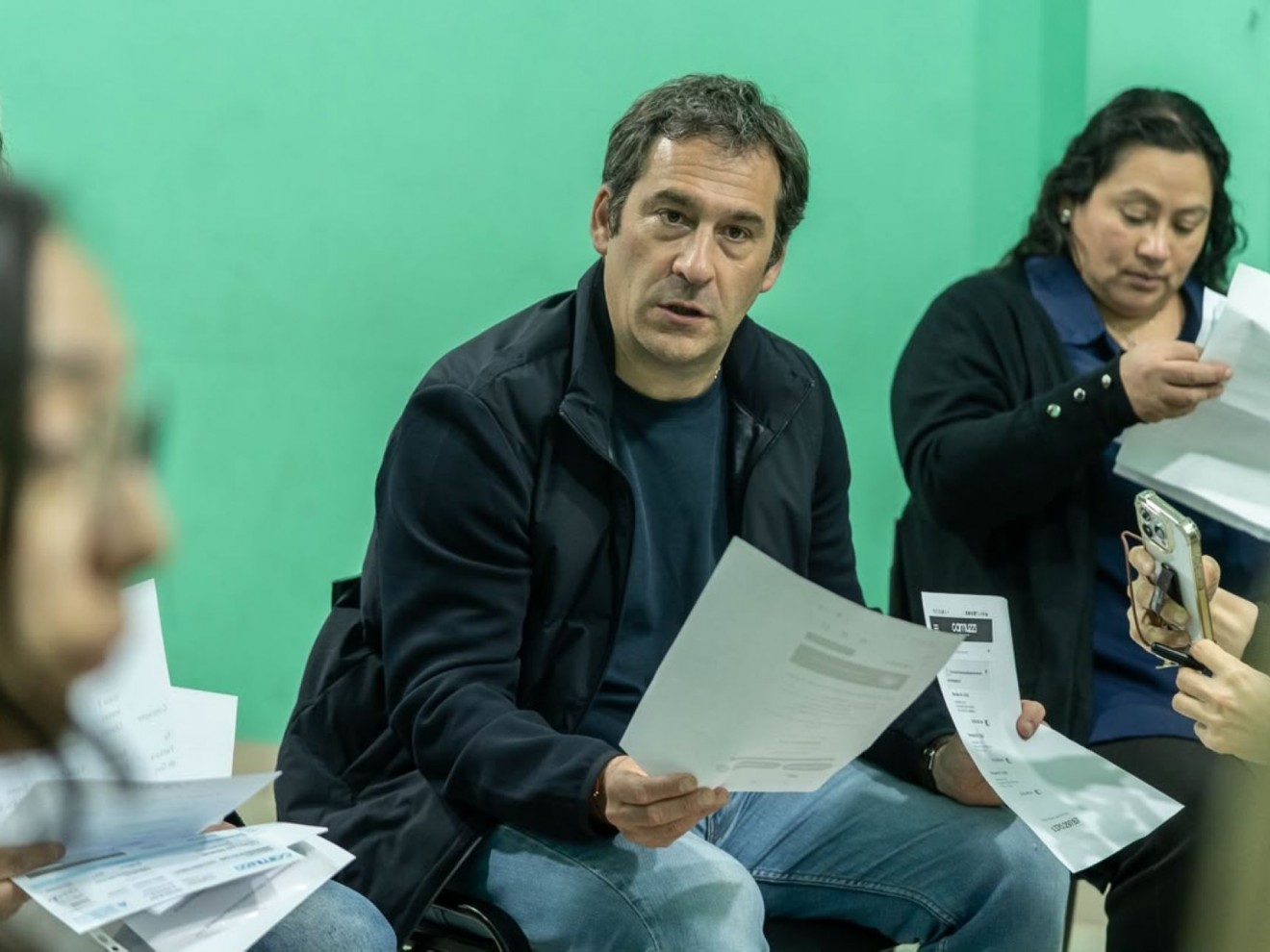 Luque se reunió con vecinos por los aumentos en las facturas de gas: "La gente está eligiendo entre comer o pagar los servicios"