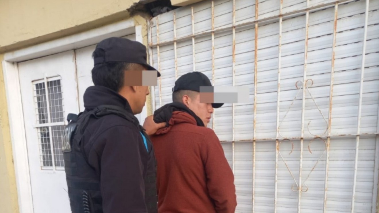 Se fue en taxi tras un robo a un estudiante en la terminal y lo encontraron cuando descartaba el celular