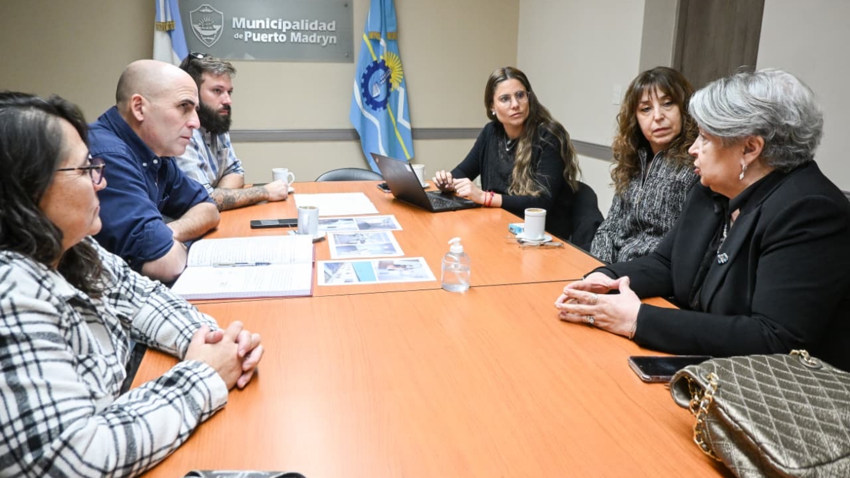 Municipio, provincia y Aluar avanzan en las gestiones de la escuela que se construirá en el Barrio Perón