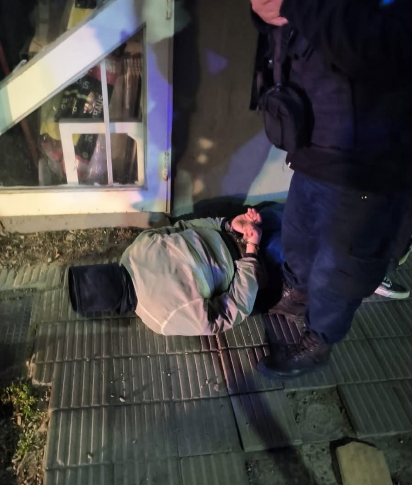 Trelew: rompieron el vidrio de una camioneta, escaparon de la Policía y terminaron detenidos