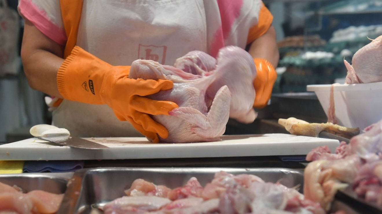 Precios en Puerto Madryn: el pollo aumentó un 16% y advierten que comparar supermercados puede hacer la diferencia