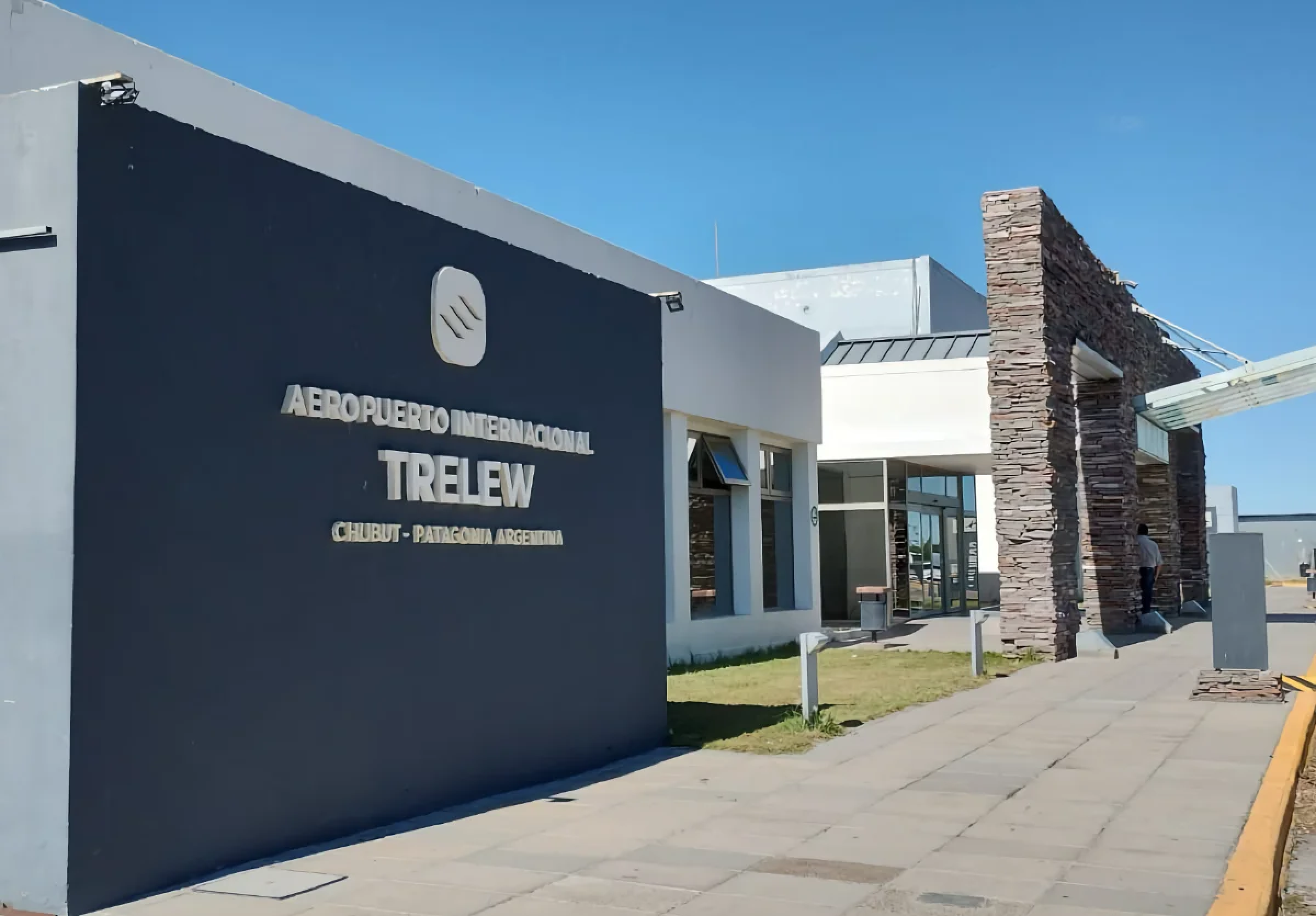 Una falsa alarma que salió cara: un comentario sobre una bomba paralizó el aeropuerto de Trelew