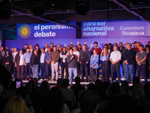 Luque cerró el multitudinario encuentro de Peronismo Federal en Comodoro: "La situación de la gente es crítica y el peronismo tiene que escuchar para transformar la realidad"