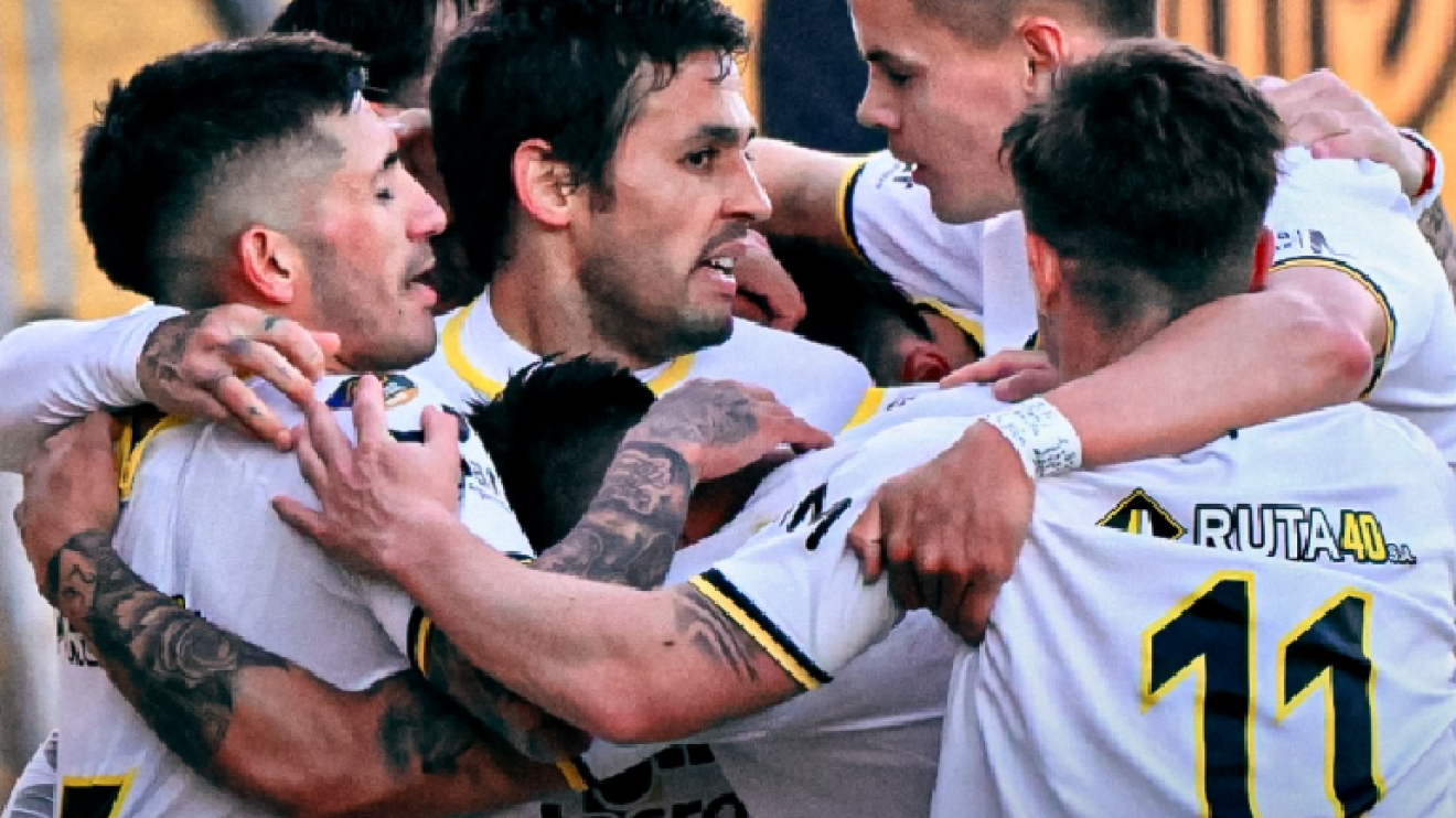 Fiesta en el Coliseo del Golfo: Deportivo Madryn aplastó 4-1 a San Telmo con un rendimiento demoledor