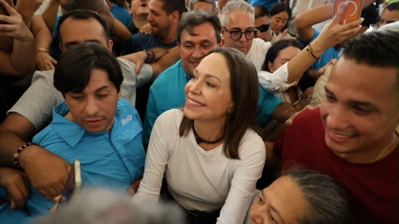 María Corina Machado regresó a Venezuela después de 10 meses: "Estoy aquí. Con ustedes"