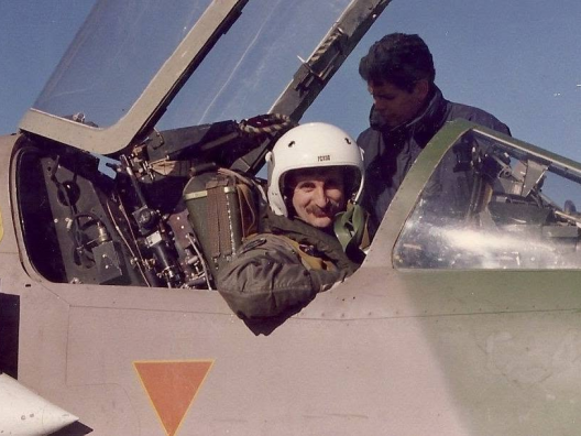 Murió Alfredo Rinke, el piloto argentino que participó en el ataque a la fragata HMS Broadsword