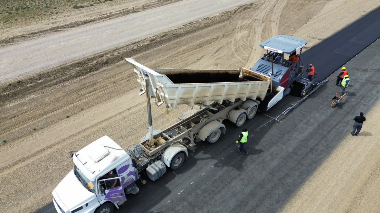 "Inversión propia y reparación histórica": avanza con fondos provinciales la pavimentación de la Ruta 40 entre Facundo y Los Tamariscos